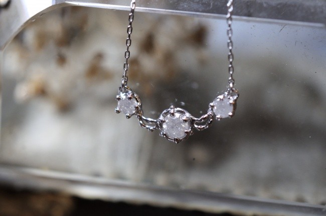 ミルキーダイヤモンド　ピアスとペンダント