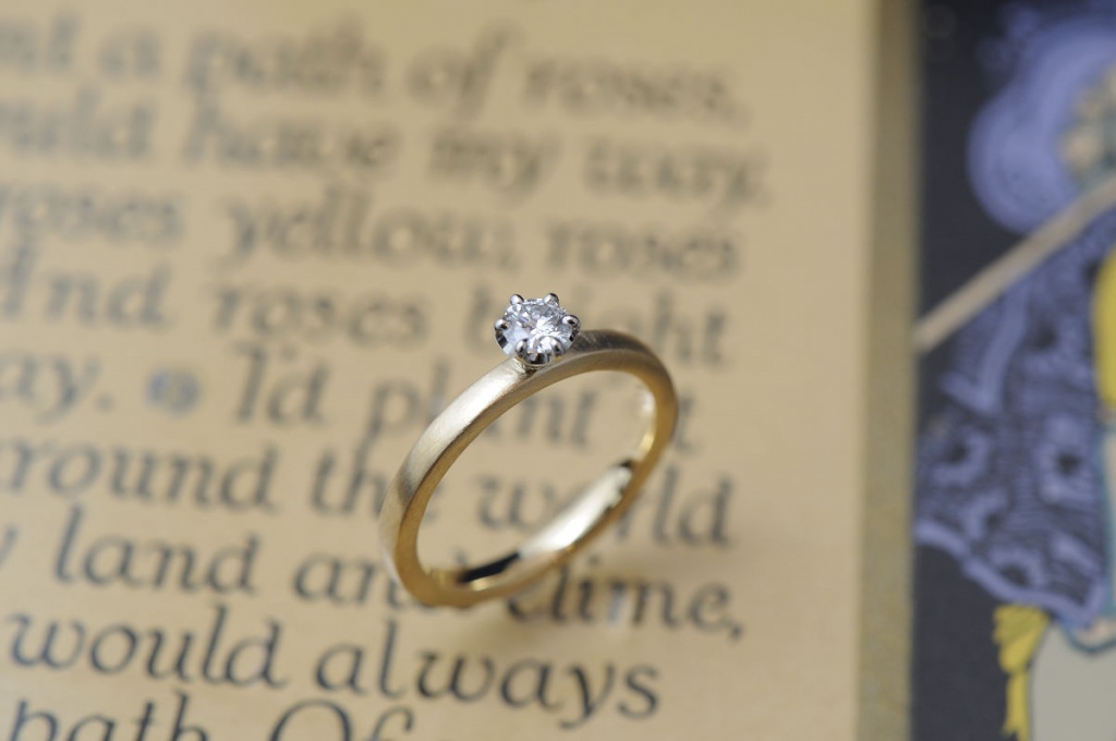 〔婚約指輪〕コンビのリング