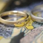 プラチナゴールドとサンドブラストの結婚指輪