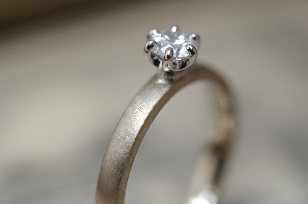 オーダーメイド婚約指輪//ruff ring(solitaire)　マット仕上げ