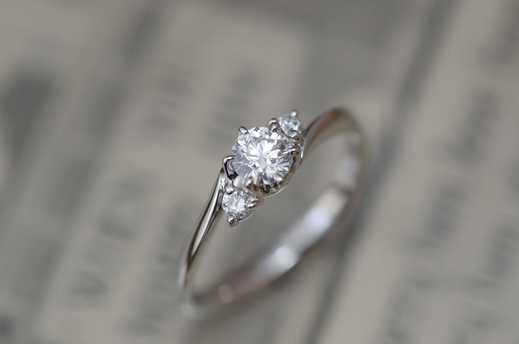 オーダーメイド婚約指輪//サイドメレ　wave