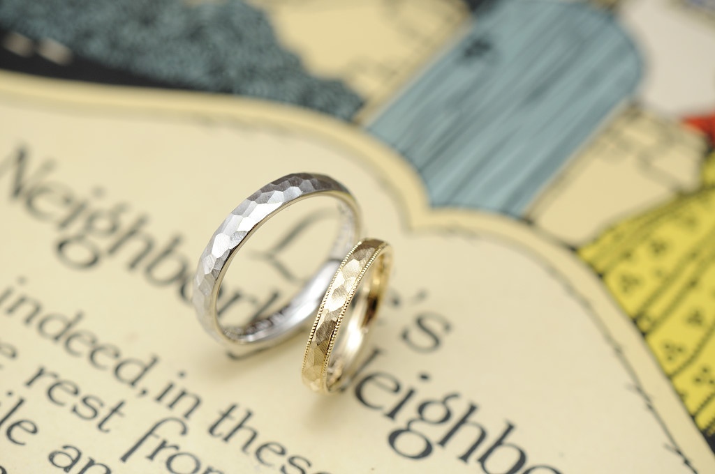 ゴールド×プラチナ　鎚目　結婚指輪