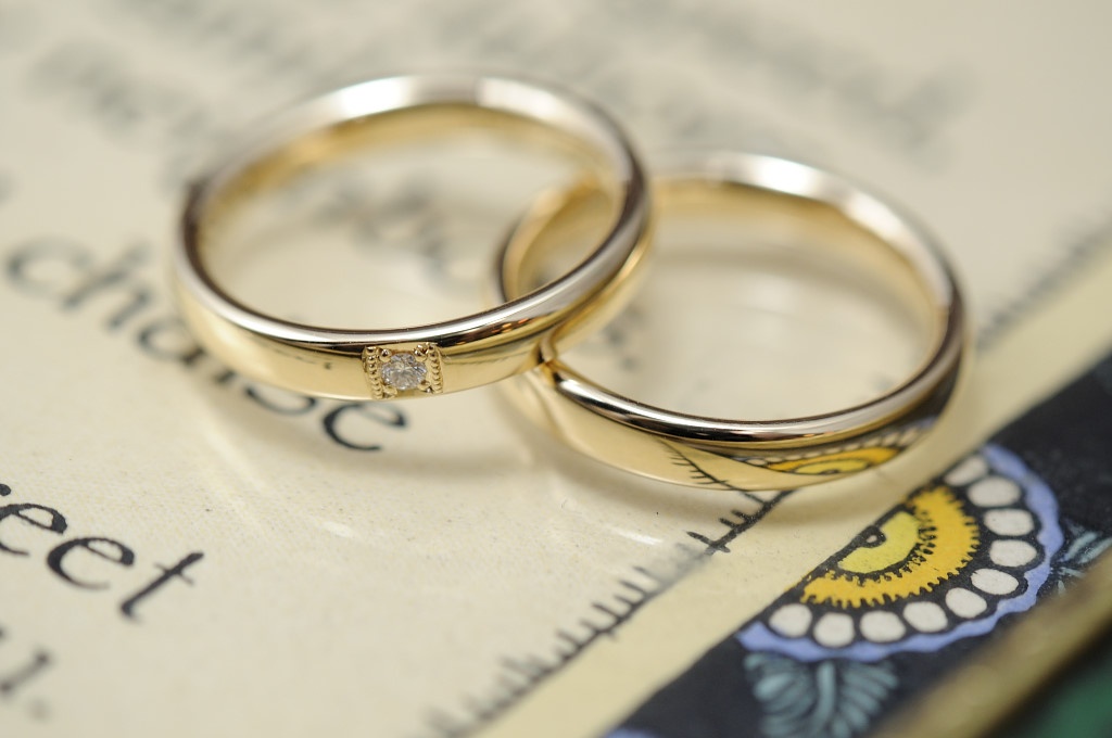 ゴールド鏡面加工　シンプル　結婚指輪