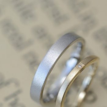 〔結婚指輪〕三面ダイヤのウェーブ