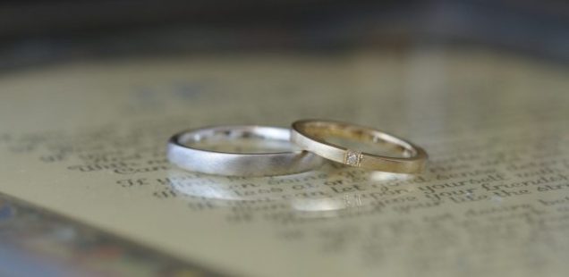〔結婚指輪〕ブラシと三面ダイヤ