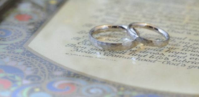 〔結婚指輪〕槌目のリング