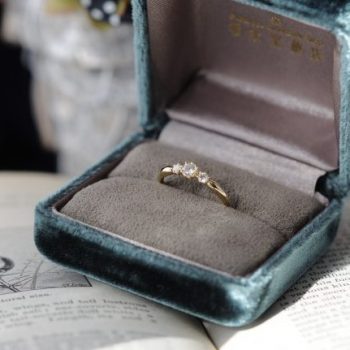 3stone　engagement　ring