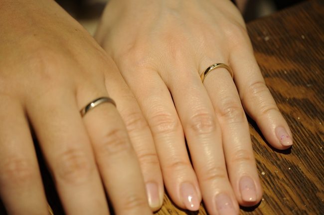 サンドブラストのシンプルなオリジナル結婚指輪