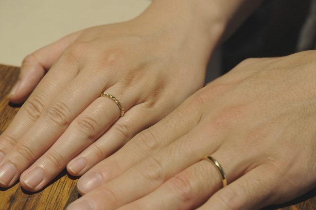 ゴールドのツイストオーダーメイド結婚指輪