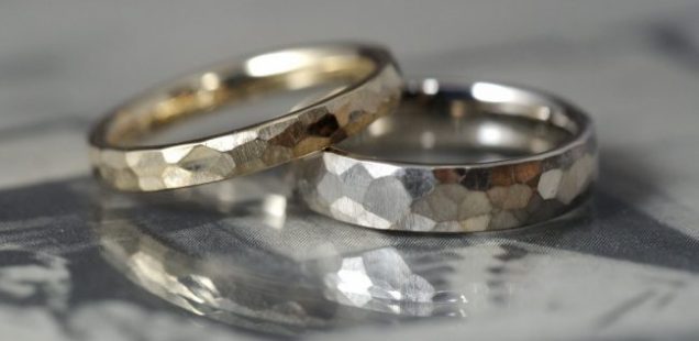 〔結婚指輪〕THE鎚目が素敵な結婚指輪