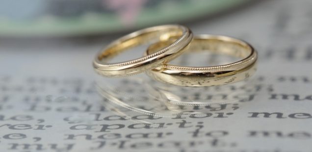 〔結婚指輪〕ゴールドが眩しい！