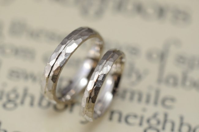 鎚目とラインの結婚指輪