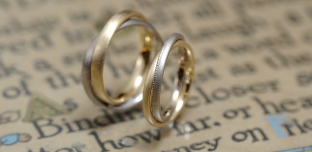 二連の結婚指輪