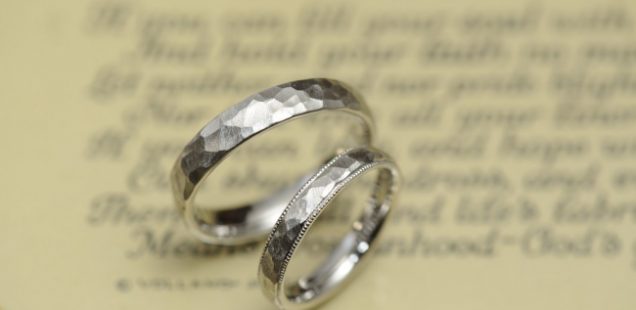 結婚指輪　プラチナ鎚目とミルグレイン