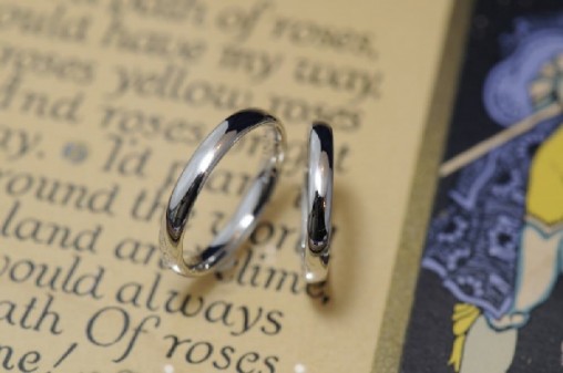 プラチナ鏡面のオーダーメイド結婚指輪