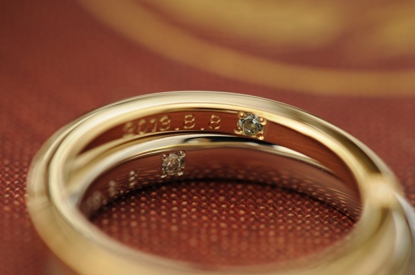 ミルとダイヤとプラチナサンドブラストのオーダーメイド結婚指輪