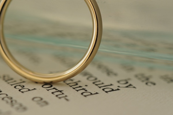 ゴールドにサンドブラスト加工のオーダーメイド結婚指輪