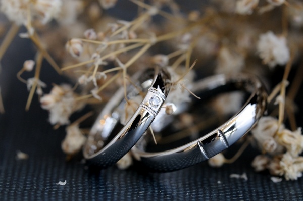 ダイヤとミルと彫りのオーダーメイド結婚指輪