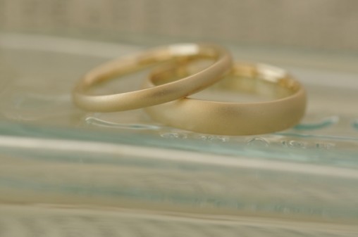ゴールドにサンドブラスト加工のオーダーメイド結婚指輪