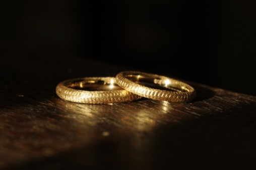 深いテクスチャのオーダーメイド結婚指輪