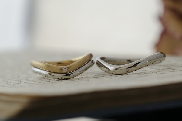 V字の２連タイプオーダーメイド結婚指輪