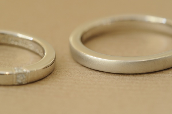 プラチナとダイヤ3つの結婚指輪