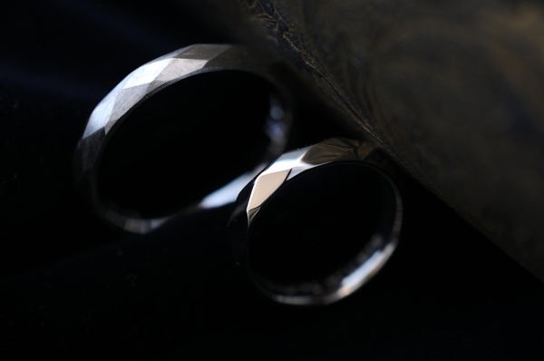 プラチナダイヤカットのオーダーメイド結婚指輪