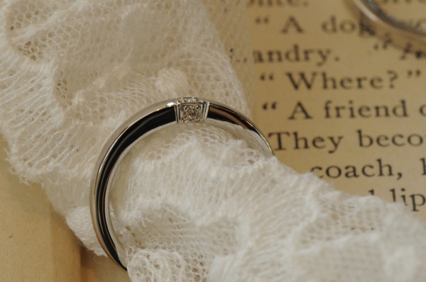 3つのダイヤとプラチナのオーダーメイド結婚指輪