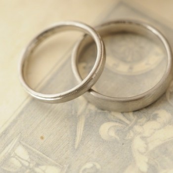 ホワイトゴールドにミルグレインのオーダーメイド結婚指輪