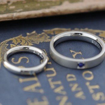 誕生石付きプラチナのオーダーメイドの結婚指輪