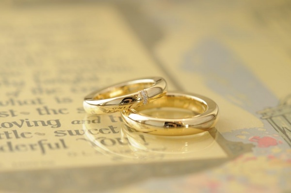 ボリュームたっぷりのゴールドのオーダーメイド結婚指輪