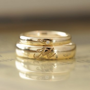 イニシャル入りゴールドのオーダーメイド結婚指輪