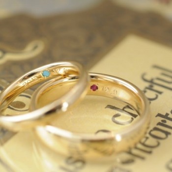 イニシャル入りゴールドのオーダーメイド結婚指輪