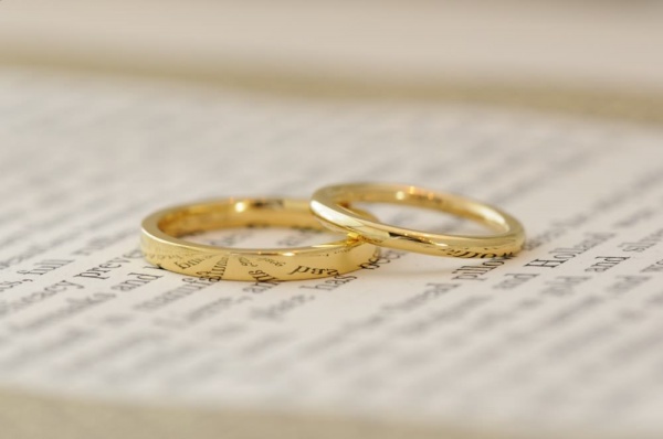 ピュアゴールドの鍛造オーダーメイド結婚指輪