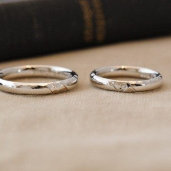 角に鎚目とラインのオーダーメイド結婚指輪
