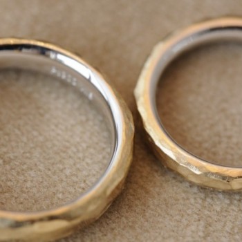 ゴールドとプラチナの鎚目オーダーメイド結婚指輪
