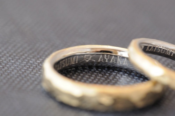 ゴールドとプラチナの鎚目オーダーメイド結婚指輪