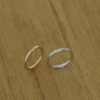 ゴールドとプラチナの細身なオーダーメイド結婚指輪