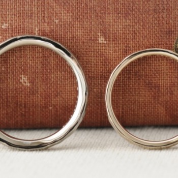 細身鎚目のオーダーメイド結婚指輪
