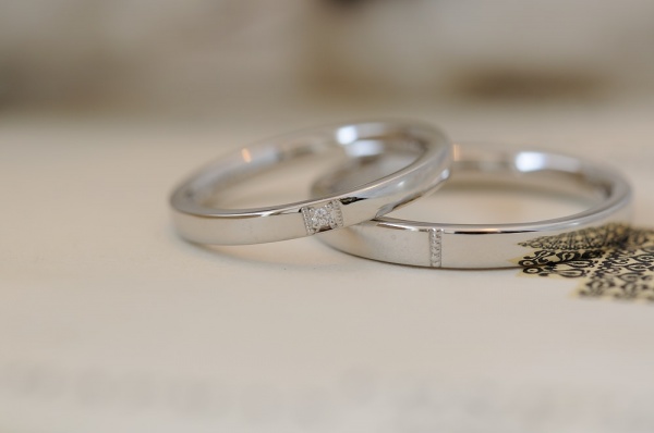 クラシカルなプラチナのオーダーメイド結婚指輪