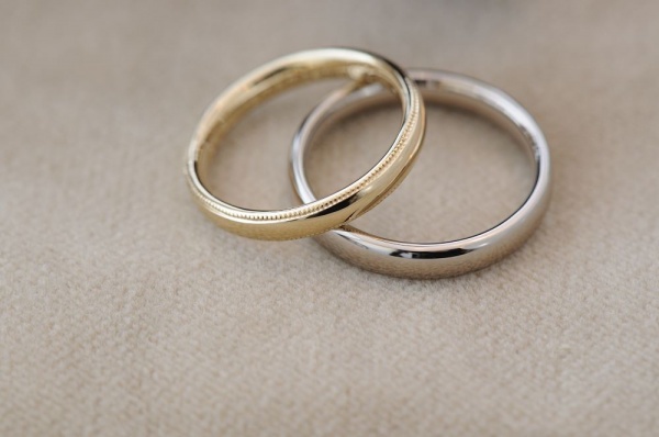 ゴールドにミルグレインのオーダーメイド結婚指輪