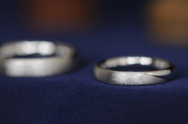 ダイヤモンドテクスチャのオーダーメイド結婚指輪