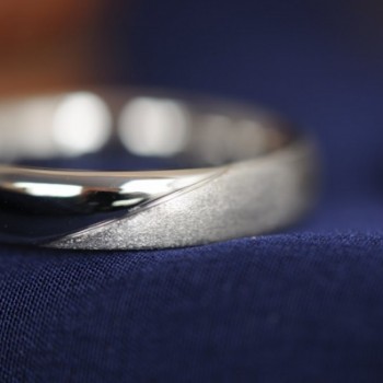 ダイヤモンドテクスチャのオーダーメイド結婚指輪