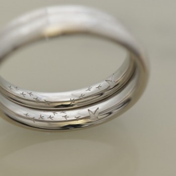 シンプルなミルグレインのオーダーメイド結婚指輪