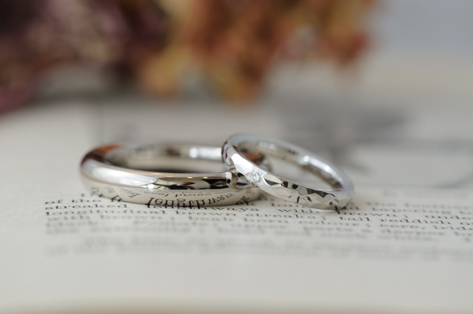 甲丸と鎚目ペアのオーダーメイド結婚指輪