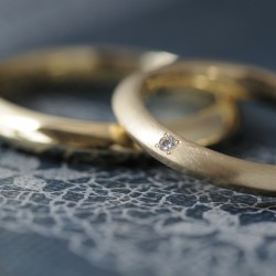 トライアングルタイプのオーダーメイド結婚指輪