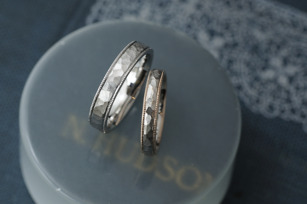 コンビの鎚目とミルグレインのオーダーメイド結婚指輪