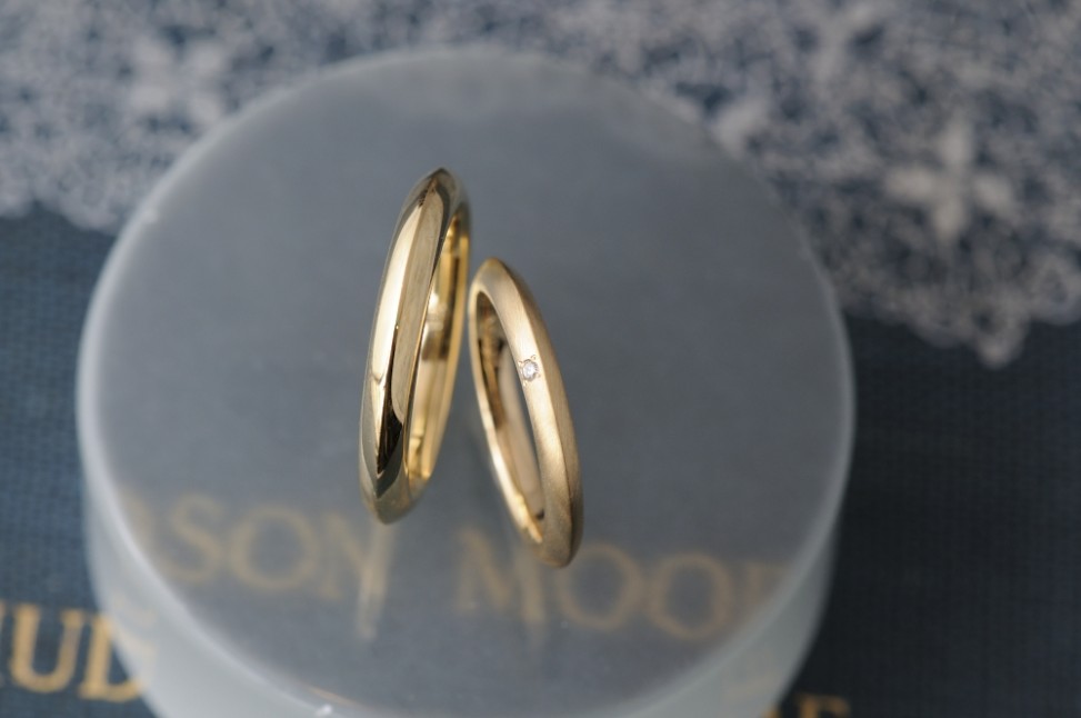 トライアングルタイプのオーダーメイド結婚指輪