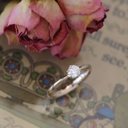 ソリテールピンクゴールドの婚約指輪