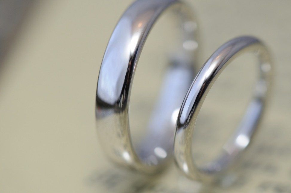シンプルなプラチナの結婚指輪